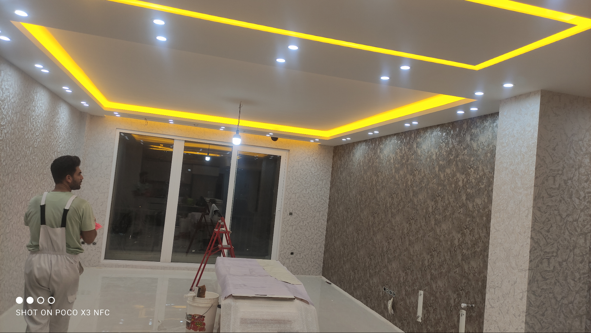 کاغذ دیواری و پوستر