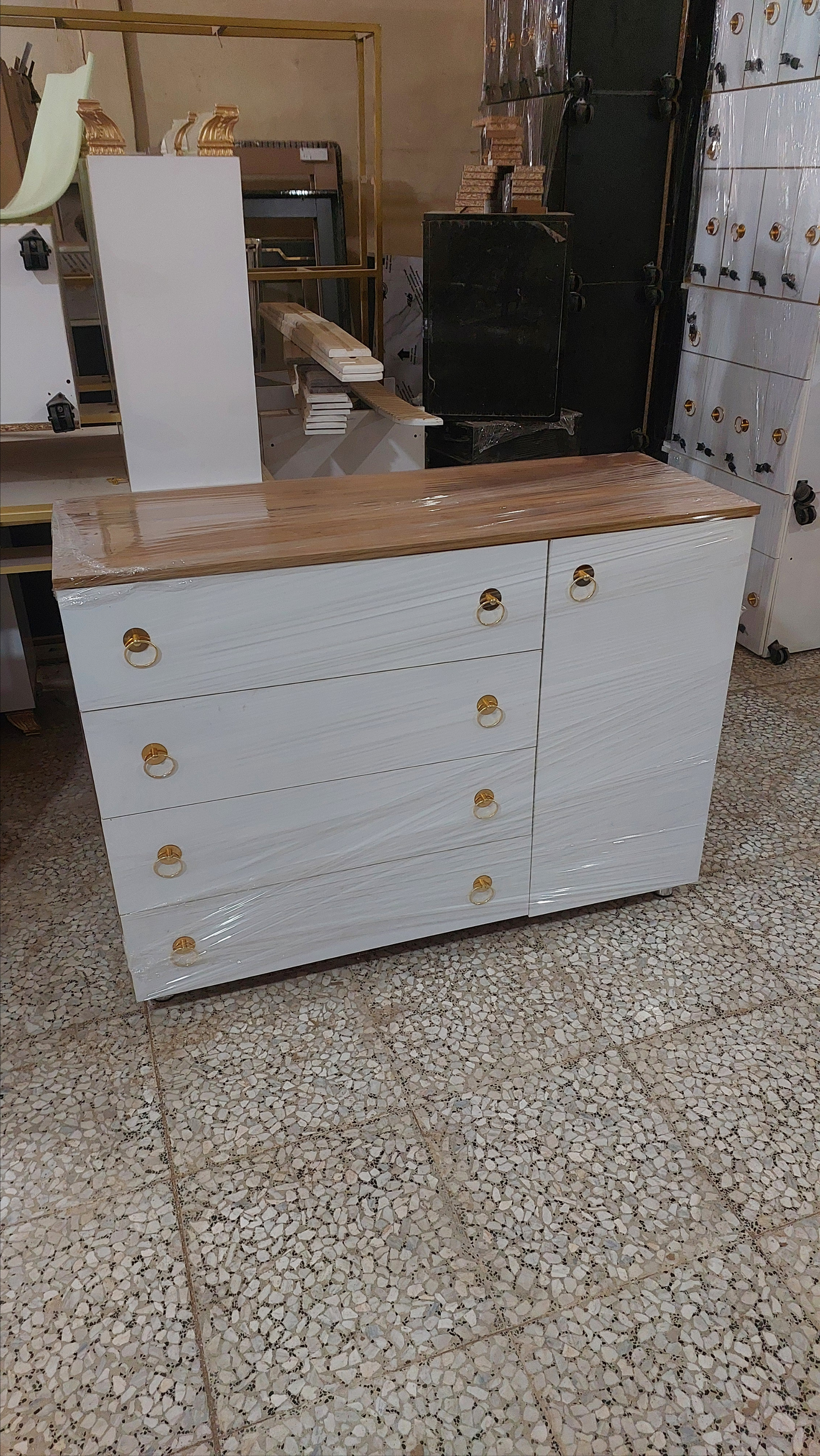 کابینت و تجهیزات ارایشگاهی 